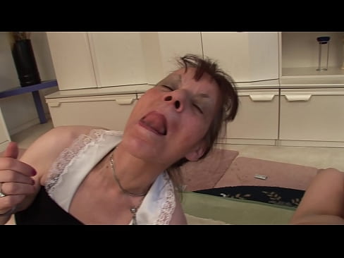 ❤️ Deux grands-mères et un grand-père font une partie à trois ❤️ Vidéo de baise at us ❌