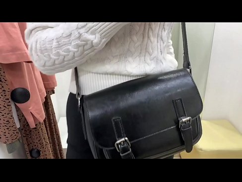 ❤️ Masturbation publique de la jeune salope FeralBerry avec un gode dans la cabine d'essayage ❤️ Vidéo de baise at us ❌