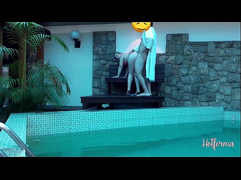❤️ Le patron invite la femme de chambre à la piscine, mais n'a pas pu résister à une chaude ❤️ Vidéo de baise at us ❌