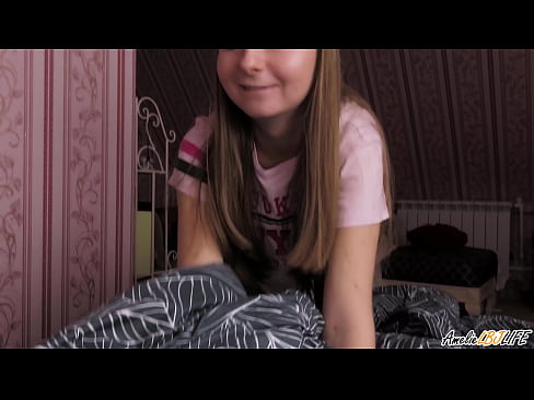❤️ Une blonde suce profondément son meilleur ami et reçoit du sperme dans la bouche. ❤️ Vidéo de baise at us ❌