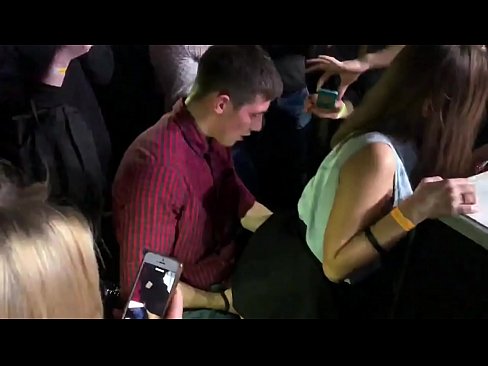 ❤️ Sexe réel dans une boîte de nuit russe. Jeune fille russe de 18 ans baisée dans l'anus et le vagin dans une boîte de nuit. ❤️ Vidéo de baise at us ❌